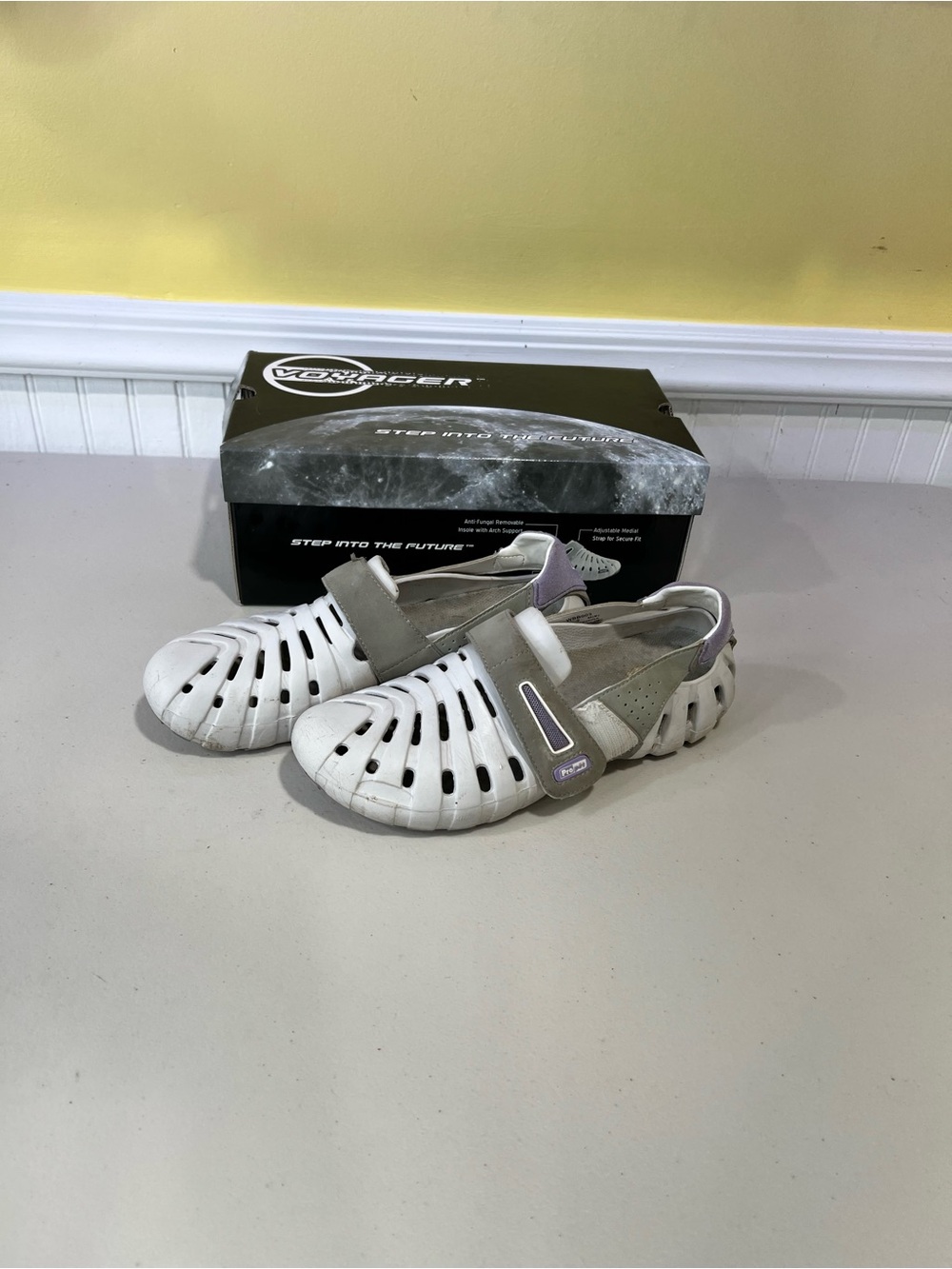 Voyager White and Gray Ventilated Hook-and-Loop Kids Sandals